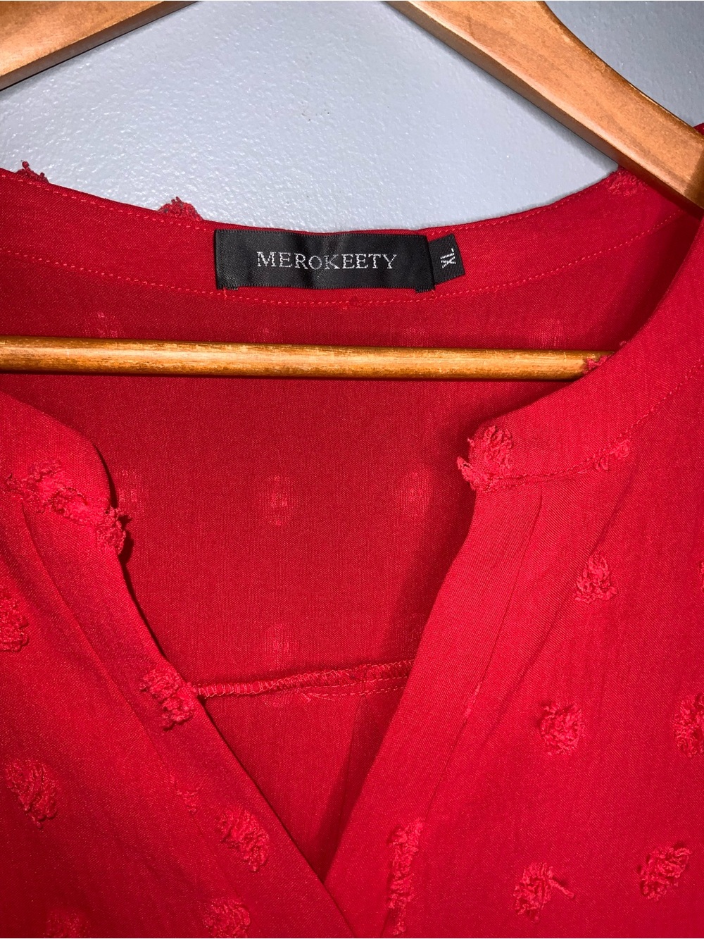 Merokeety Split-Neck Textured Short-Sleeve Blouse in Red XL - Picture 3 of 7